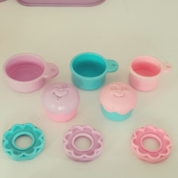 Vintage 1994 Playskool Pretend Kitchen Mixer Toy with Accessories - Picture 7 of 11